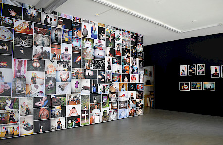 M3RS0 | Just do it. | Installation 2023 for Gallery Daeppen, 250 photos, Digital print, Format DIN A3